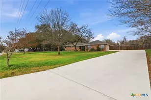 202 Wedgewood, Seguin, TX 78155 - Photo 40