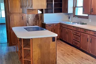 142 W 4th St, Yorktown, TX 78164 - Photo 8