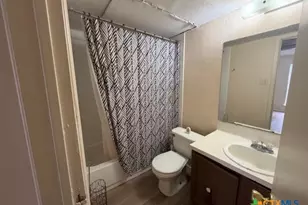 903 S Magnolia Ave, Luling, TX 78648 - Photo 8