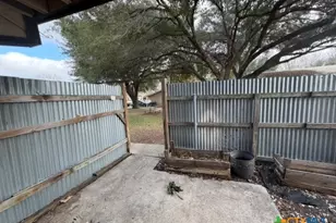 903 S Magnolia Ave, Luling, TX 78648 - Photo 14