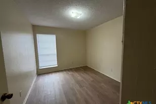 903 S Magnolia Ave, Luling, TX 78648 - Photo 6