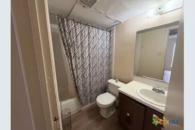 903 S Magnolia Avenue #11, Luling, TX 78648 - Photo 8