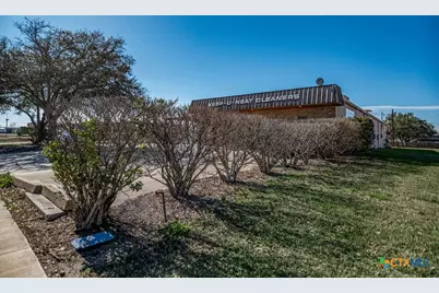 1325 W Austin Street, Port Lavaca, TX 77979 - Photo 2