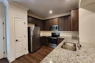 324 Untermaier Dr, New Braunfels, TX 78130 - Photo 6