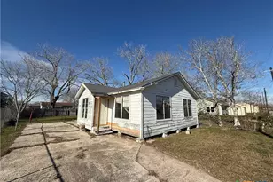 731 W Live Oak St, Port Lavaca, TX 77979 - Photo 2