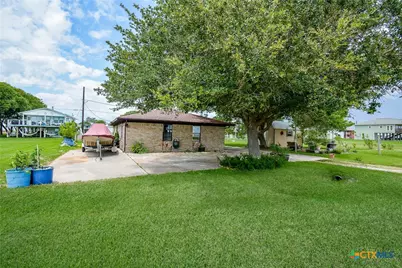 1495 W Bayshore Drive, Palacios, TX 77465 - Photo 4