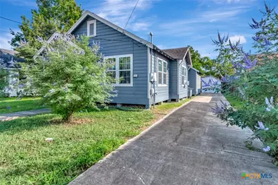 1303 E North Street, Victoria, TX 77901 - Photo 2