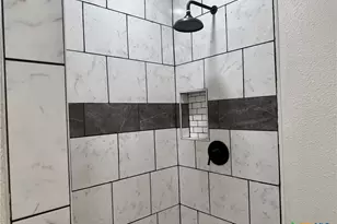 2204 E Colorado St, Victoria, TX 77901 - Photo 12