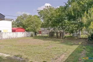 2204 E Colorado St, Victoria, TX 77901 - Photo 16