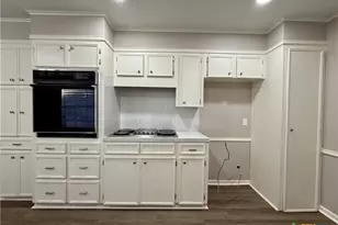 2407 E Airline Rd, Victoria, TX 77901 - Photo 10