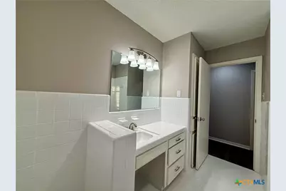 2407 E Airline Road, Victoria, TX 77901 - Photo 24