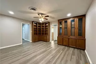 2407 E Airline Rd, Victoria, TX 77901 - Photo 16