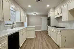 2407 E Airline Rd, Victoria, TX 77901 - Photo 12