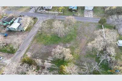 209 Maple St, Yoakum, TX 77995 - Photo 14