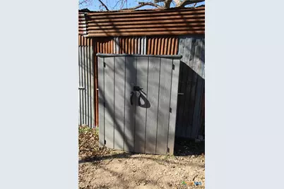 516 E Mountain Street, Seguin, TX 78155 - Photo 14