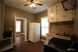 516 E Mountain St, Seguin, TX 78155 - Photo 6