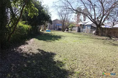 516 E Mountain Street, Seguin, TX 78155 - Photo 16