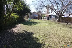 516 E Mountain St, Seguin, TX 78155 - Photo 16