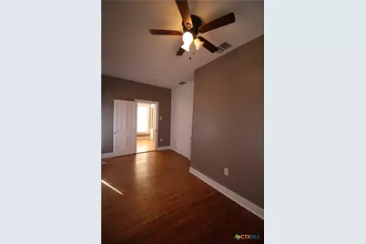 516 E Mountain Street, Seguin, TX 78155 - Photo 8