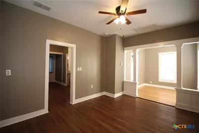 516 E Mountain Street, Seguin, TX 78155 - Photo 2