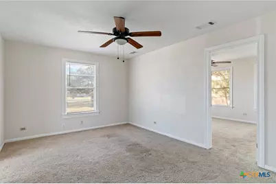 625 S Wells, Edna, TX 77957 - Photo 2