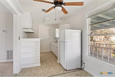 625 S Wells, Edna, TX 77957 - Photo 16