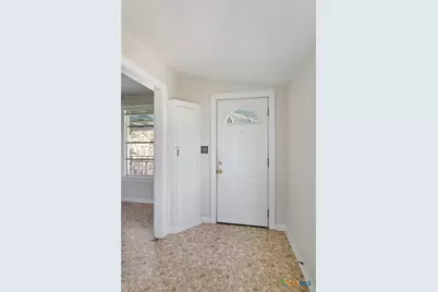 625 S Wells, Edna, TX 77957 - Photo 6