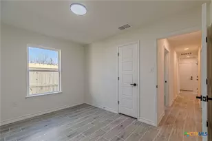 403 Bauer St, Seguin, TX 78155 - Photo 16