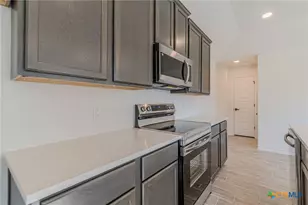 403 Bauer St, Seguin, TX 78155 - Photo 8