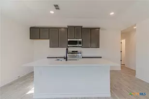 403 Bauer St, Seguin, TX 78155 - Photo 14