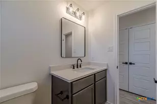 403 Bauer St, Seguin, TX 78155 - Photo 4