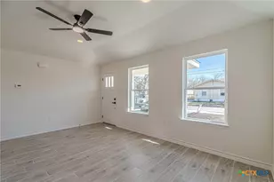 403 Bauer St, Seguin, TX 78155 - Photo 20