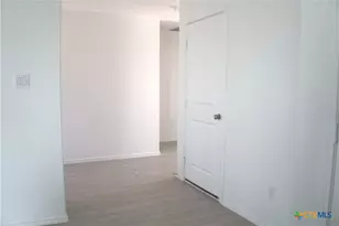 809 Riviera Ct, Seguin, TX 78155 - Photo 6