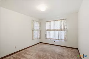 890 State Hwy 95, Yoakum, TX 77995 - Photo 20