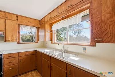 890 State Highway 95, Yoakum, TX 77995 - Photo 10