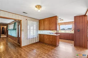 890 State Hwy 95, Yoakum, TX 77995 - Photo 4