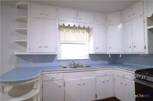 1109 Manor Dr, Victoria, TX 77901 - Photo 6