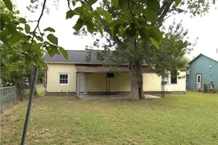 1109 Manor Dr, Victoria, TX 77901 - Photo 10