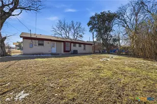3901 Hiland Dr, Beverly Hills, TX 76711 - Photo 14