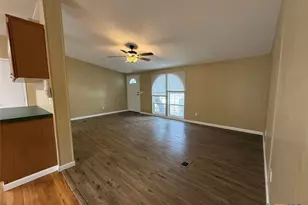 136 Sonnyland Dr, Canyon Lake, TX 78133 - Photo 2