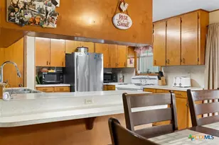 4025 Co Rd 284, Harwood, TX 78632 - Photo 10