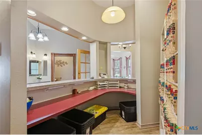 501 W Grand Avenue, Yoakum, TX 77995 - Photo 8