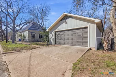 501 W Grand Avenue, Yoakum, TX 77995 - Photo 28