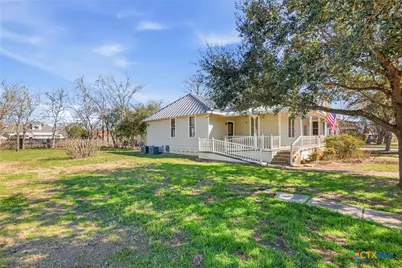501 W Grand Avenue, Yoakum, TX 77995 - Photo 22