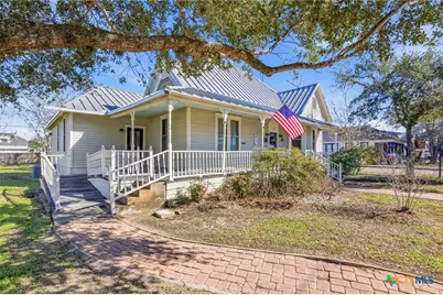 501 W Grand Avenue, Yoakum, TX 77995 - Photo 16