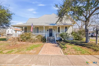 501 W Grand Avenue, Yoakum, TX 77995 - Photo 1