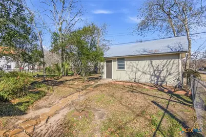 501 W Grand Avenue, Yoakum, TX 77995 - Photo 26