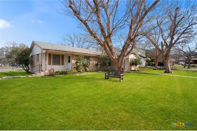 318 Craddock Avenue, San Marcos, TX 78666 - Photo 1