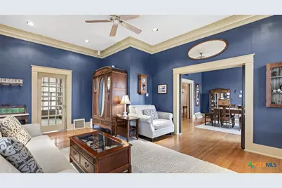 418 S Santa Clara Avenue, New Braunfels, TX 78130 - Photo 6