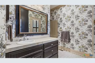 418 S Santa Clara Avenue, New Braunfels, TX 78130 - Photo 36